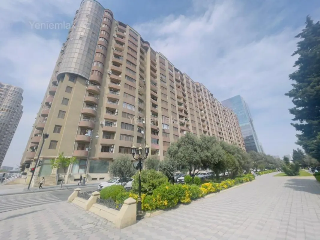 Satılır 3 otaqlı yeni tikili 137 m²