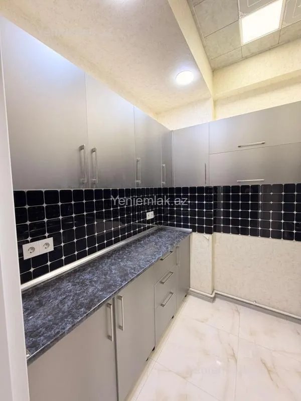 Satılır 2 otaqlı köhnə tikili 65 m²