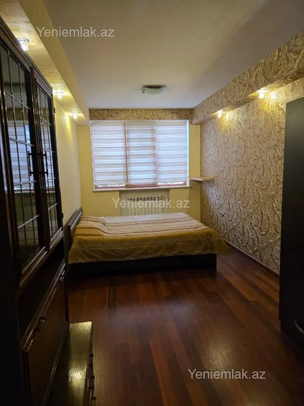 Satılır 3 otaqlı yeni tikili 130 m²