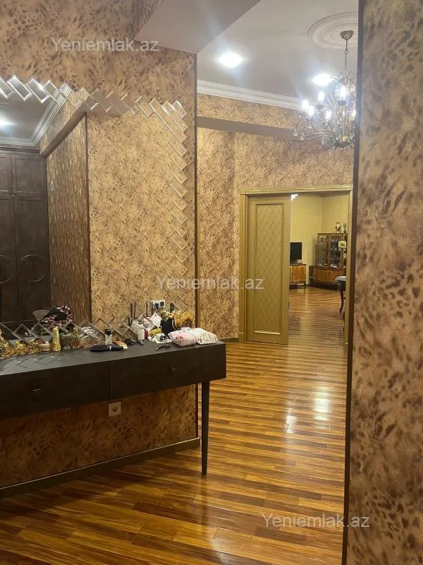 Satılır 3 otaqlı yeni tikili 130 m²