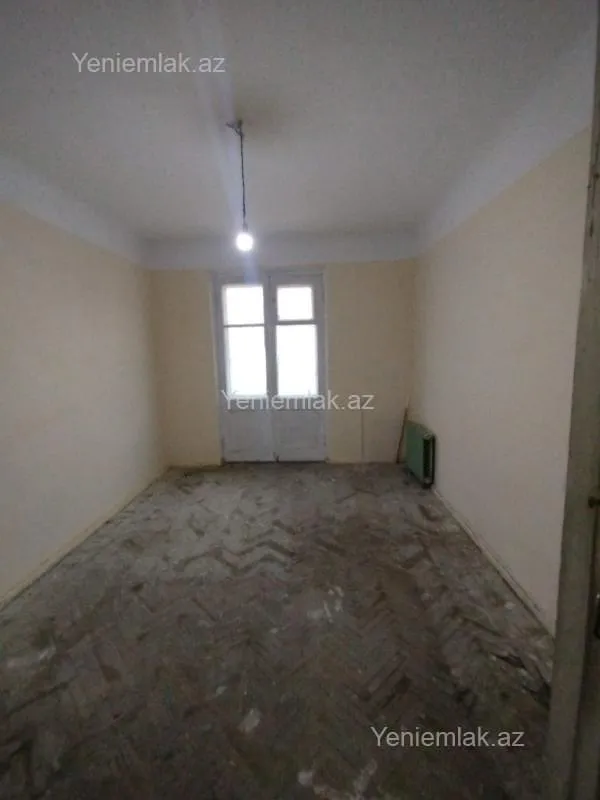 Satılır 1 otaqlı köhnə tikili 24 m²