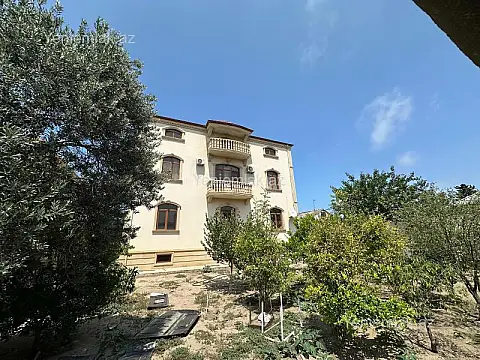 Satılır 9 otaqlı həyət evi 660 m²
