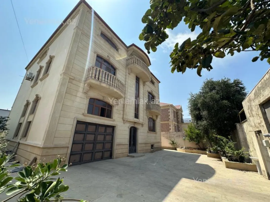 Satılır 9 otaqlı həyət evi 660 m²