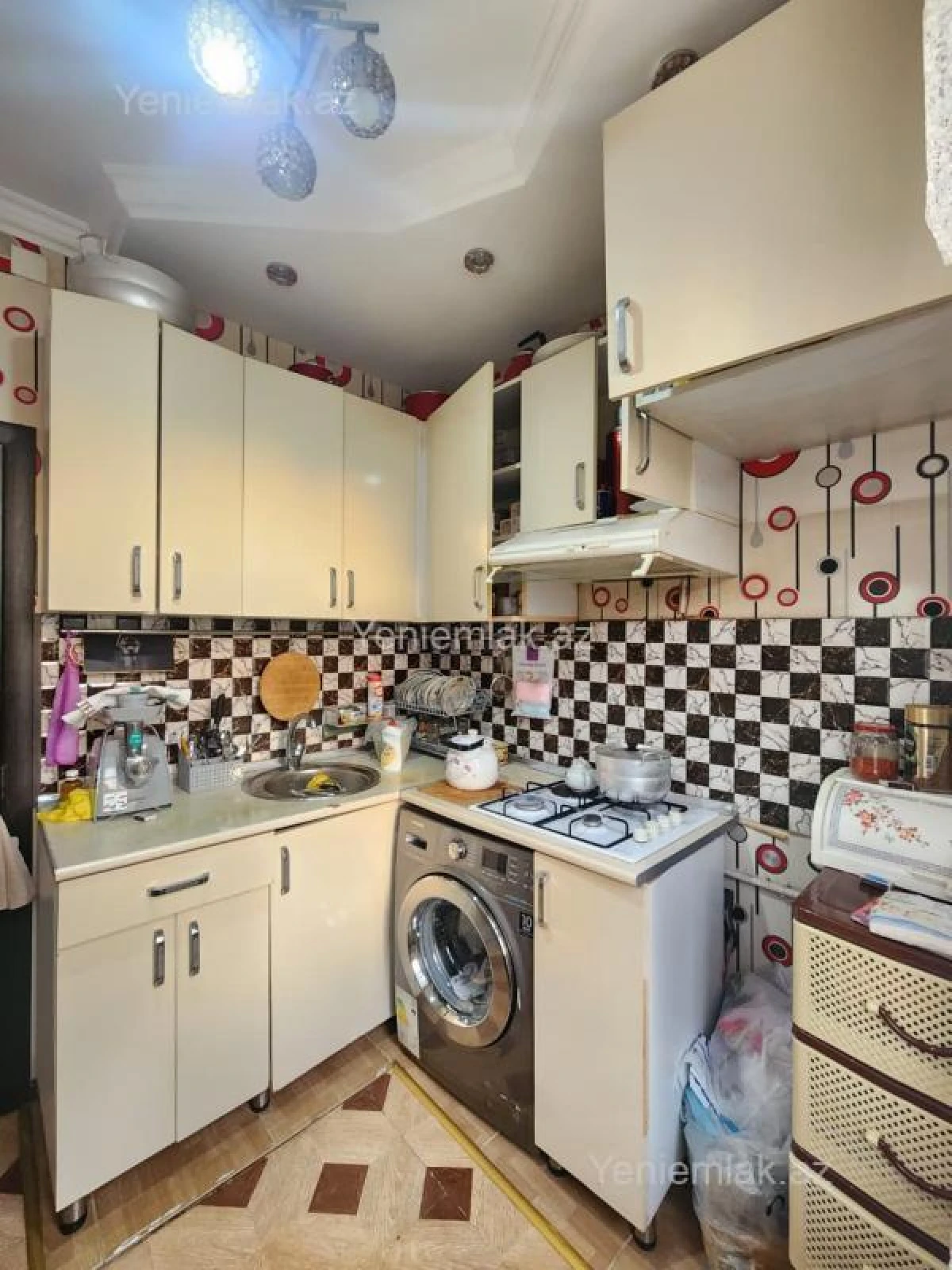 Satılır 2 otaqlı köhnə tikili 50 m²