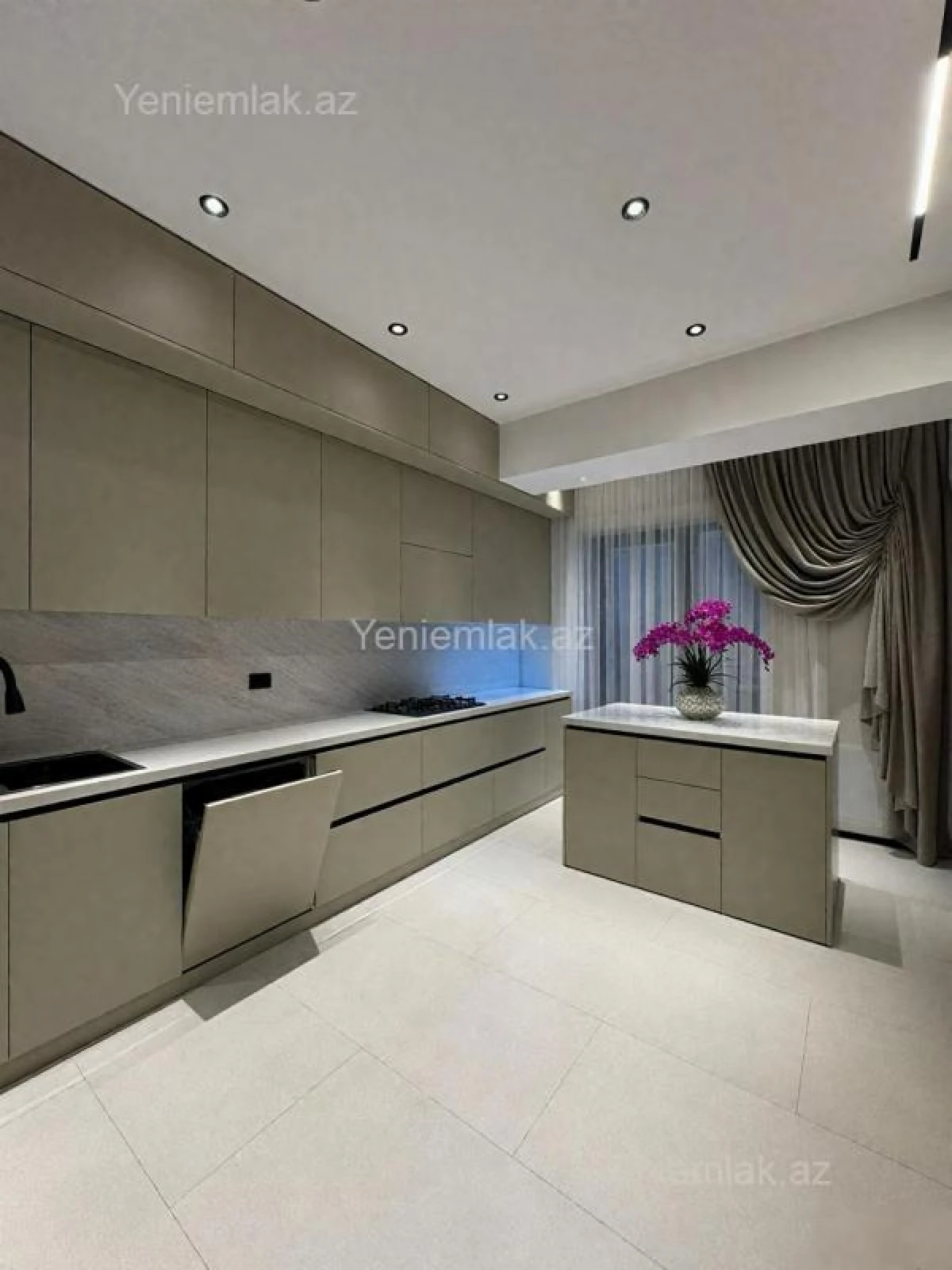 Satılır 3 otaqlı yeni tikili 127 m²