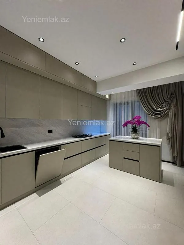 Satılır 3 otaqlı yeni tikili 127 m²