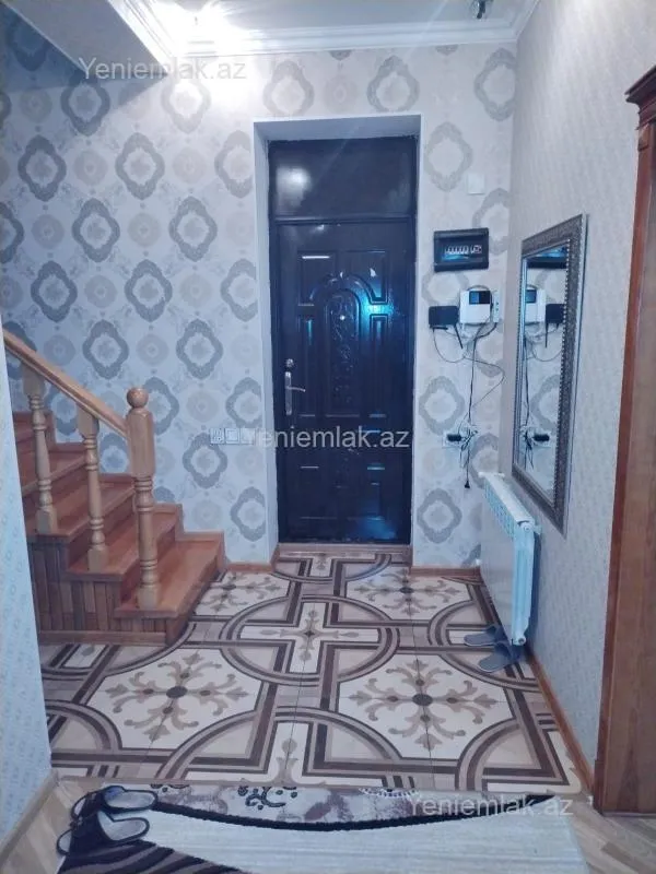 Satılır 5 otaqlı həyət evi 200 m²
