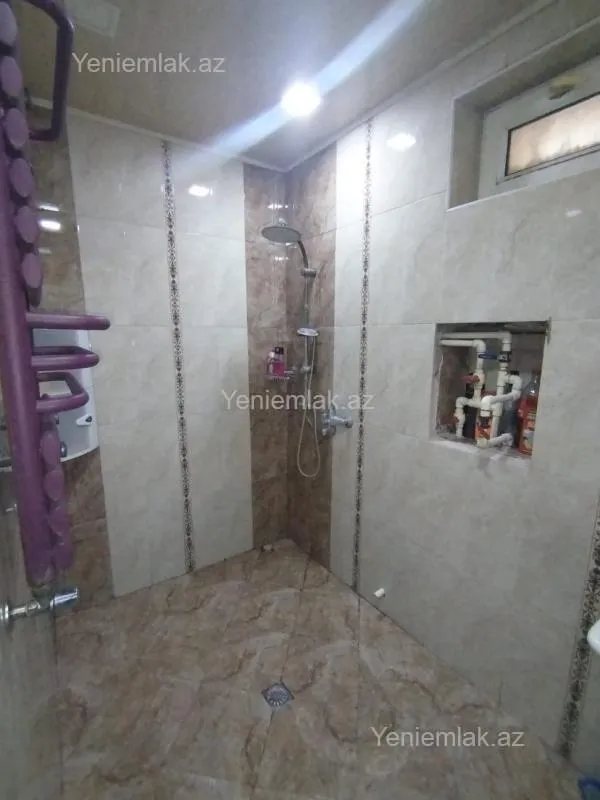 Satılır 5 otaqlı həyət evi 200 m²