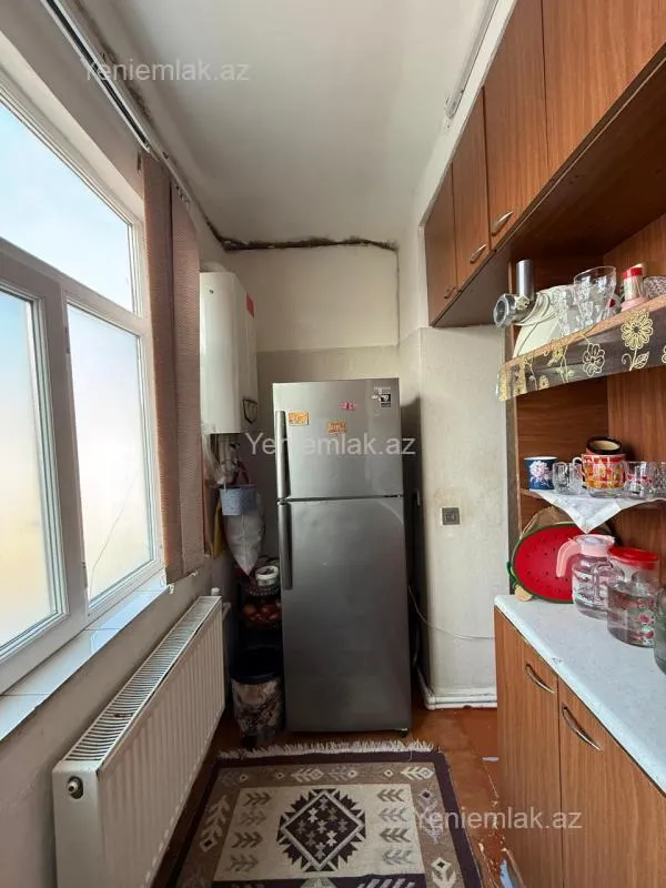 Satılır 1 otaqlı köhnə tikili 42 m²