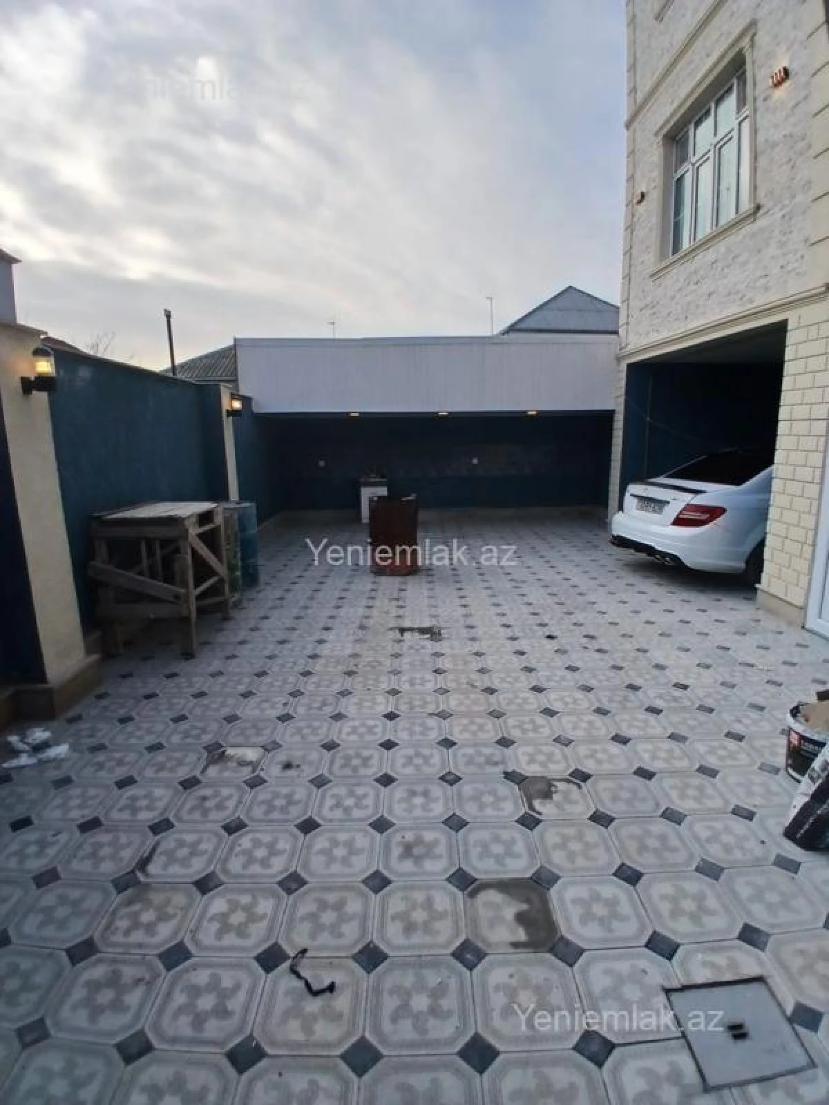 Satılır 5 otaqlı həyət evi 300 m²