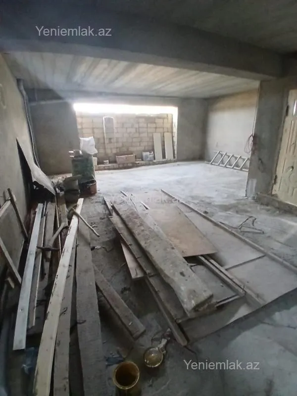 Satılır 5 otaqlı həyət evi 300 m²