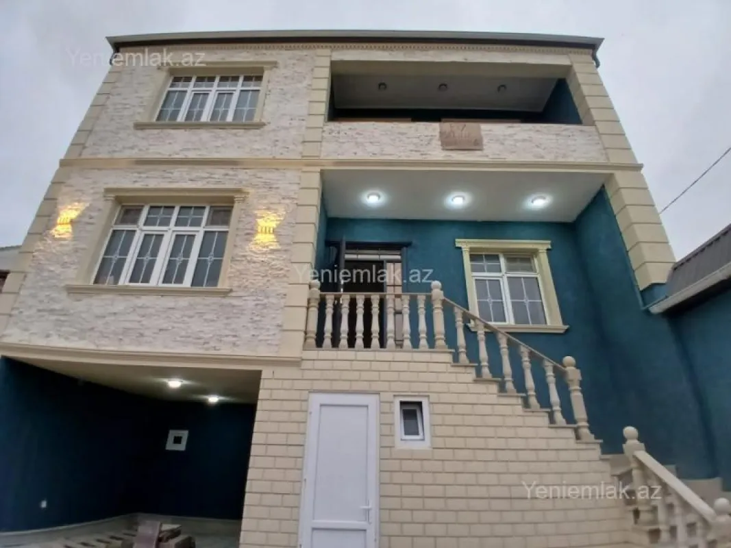 Satılır 5 otaqlı həyət evi 300 m²