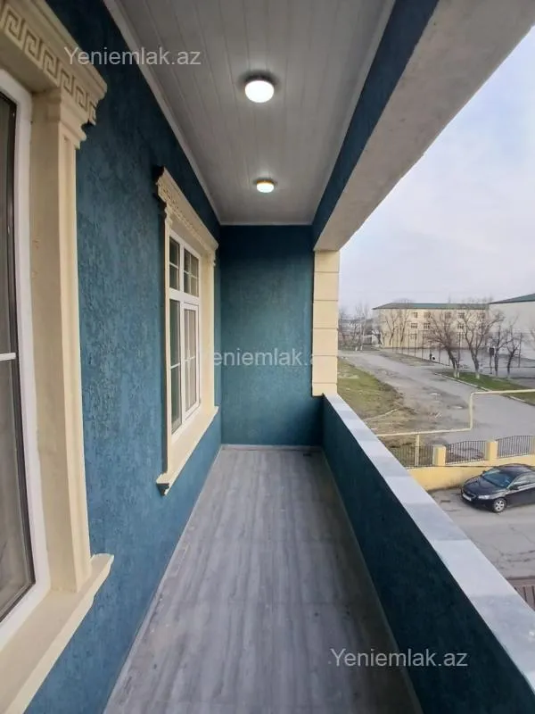 Satılır 5 otaqlı həyət evi 300 m²