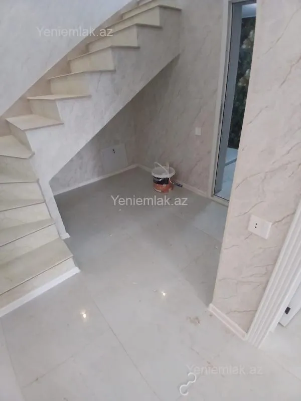 Satılır 5 otaqlı həyət evi 300 m²