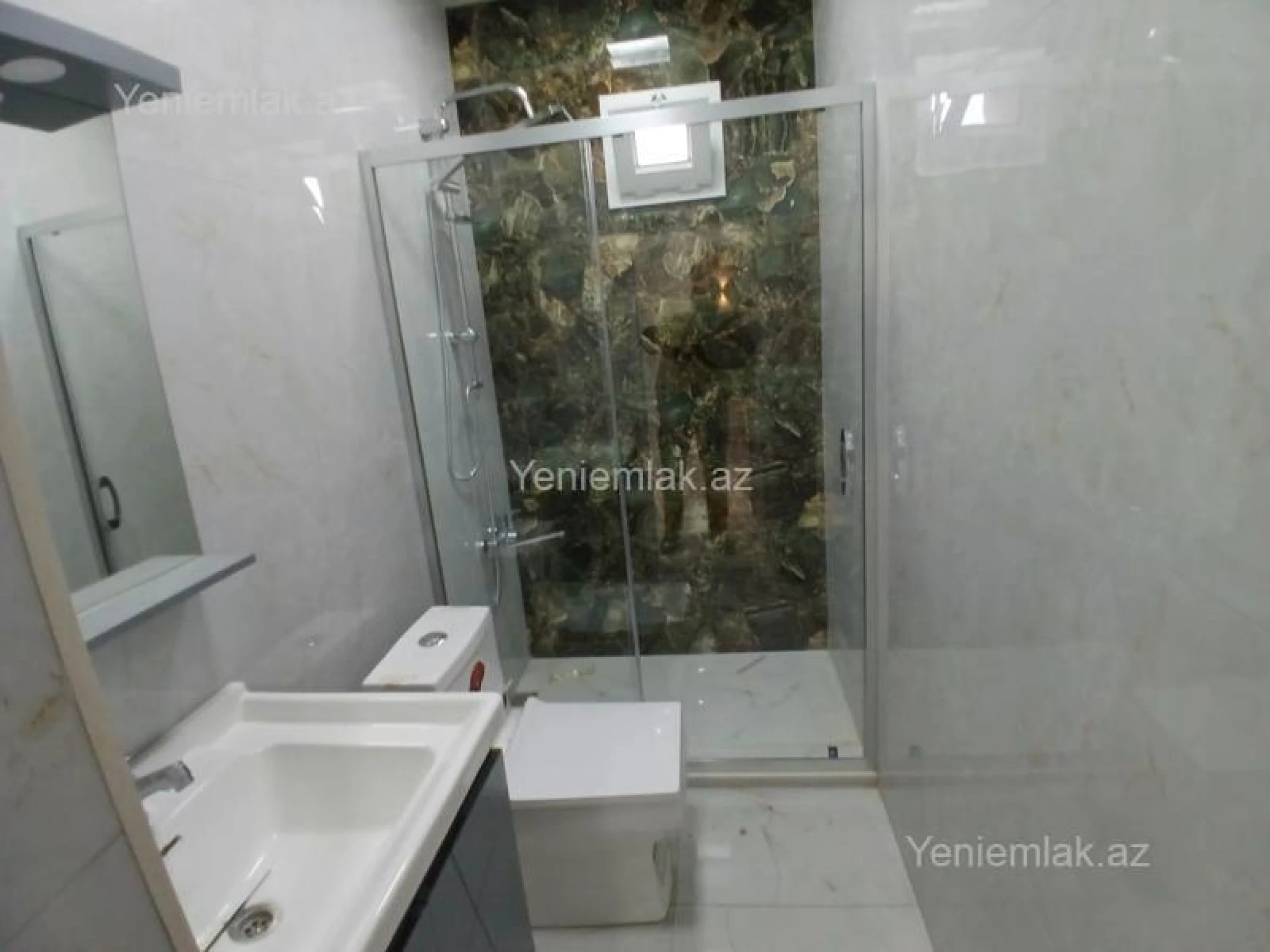 Satılır 5 otaqlı həyət evi 300 m²