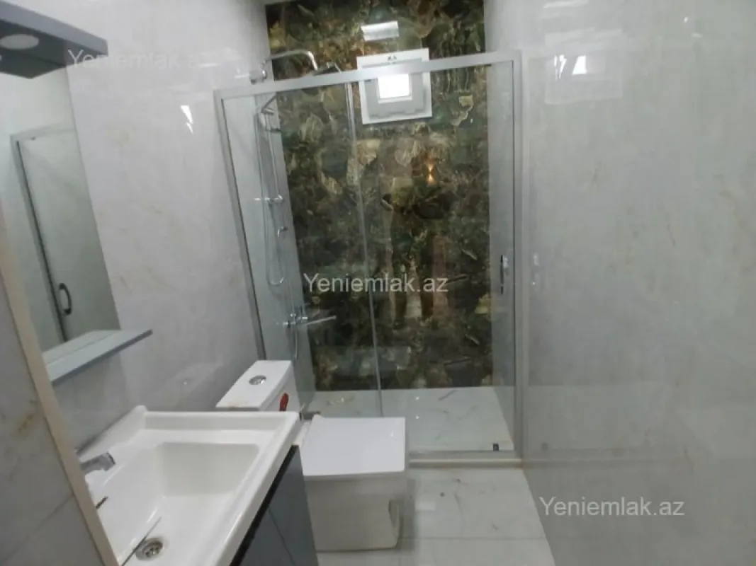 Satılır 5 otaqlı həyət evi 300 m²