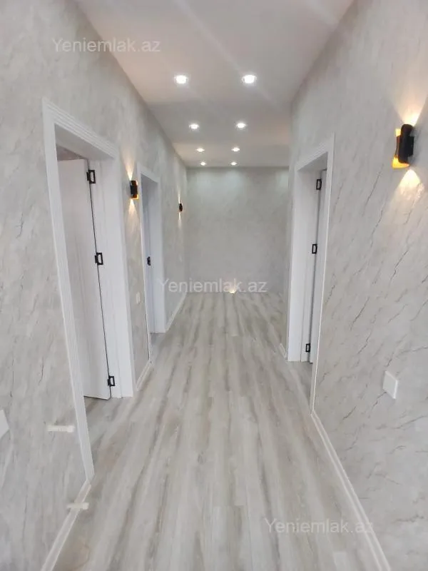 Satılır 5 otaqlı həyət evi 300 m²