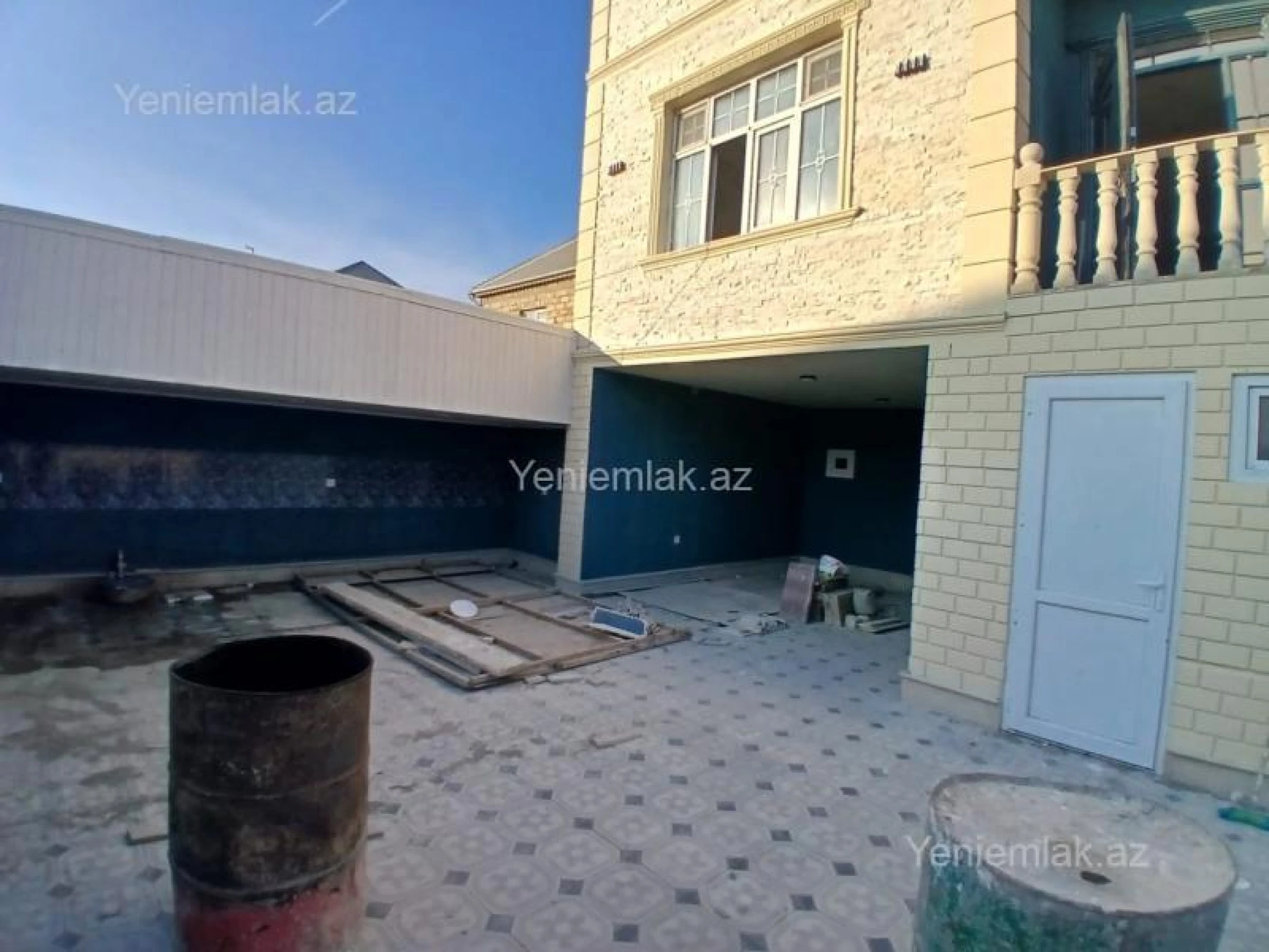Satılır 5 otaqlı həyət evi 300 m²