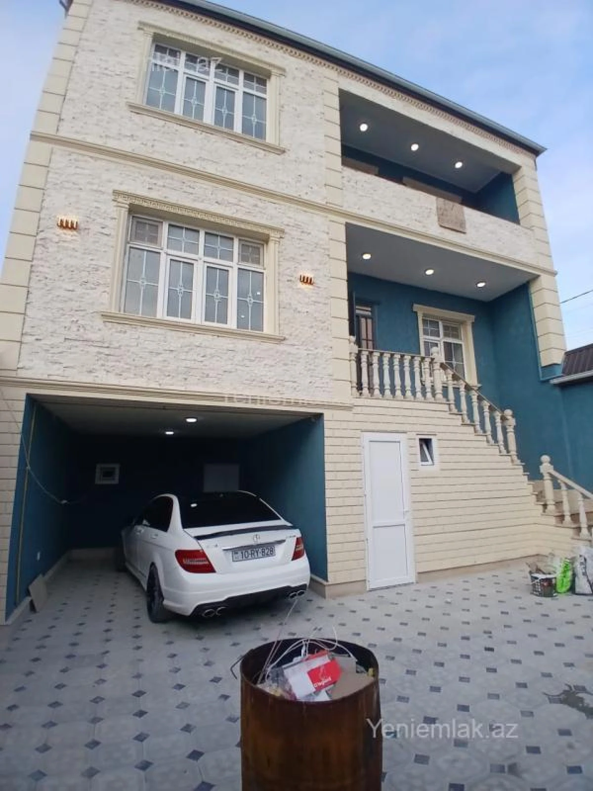 Satılır 5 otaqlı həyət evi 300 m²