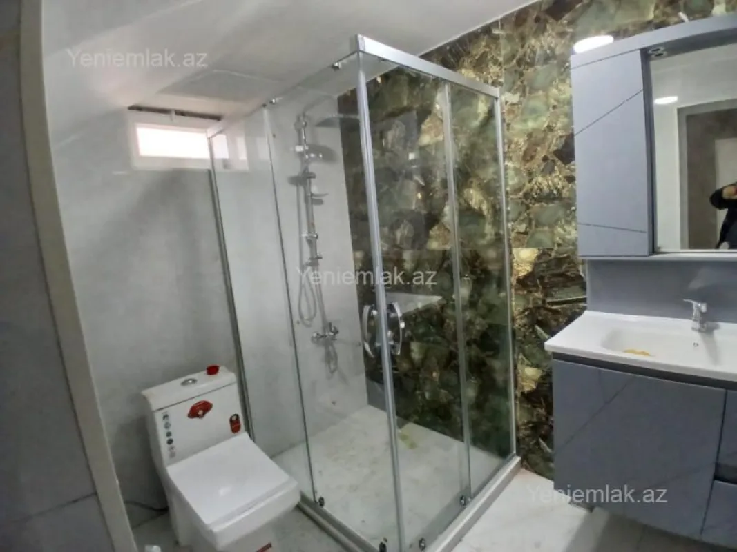 Satılır 5 otaqlı həyət evi 300 m²
