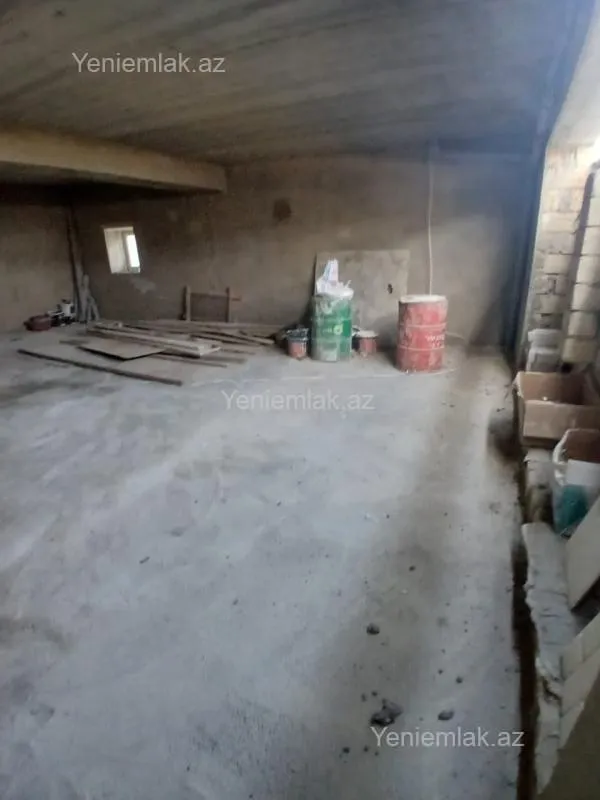 Satılır 5 otaqlı həyət evi 300 m²