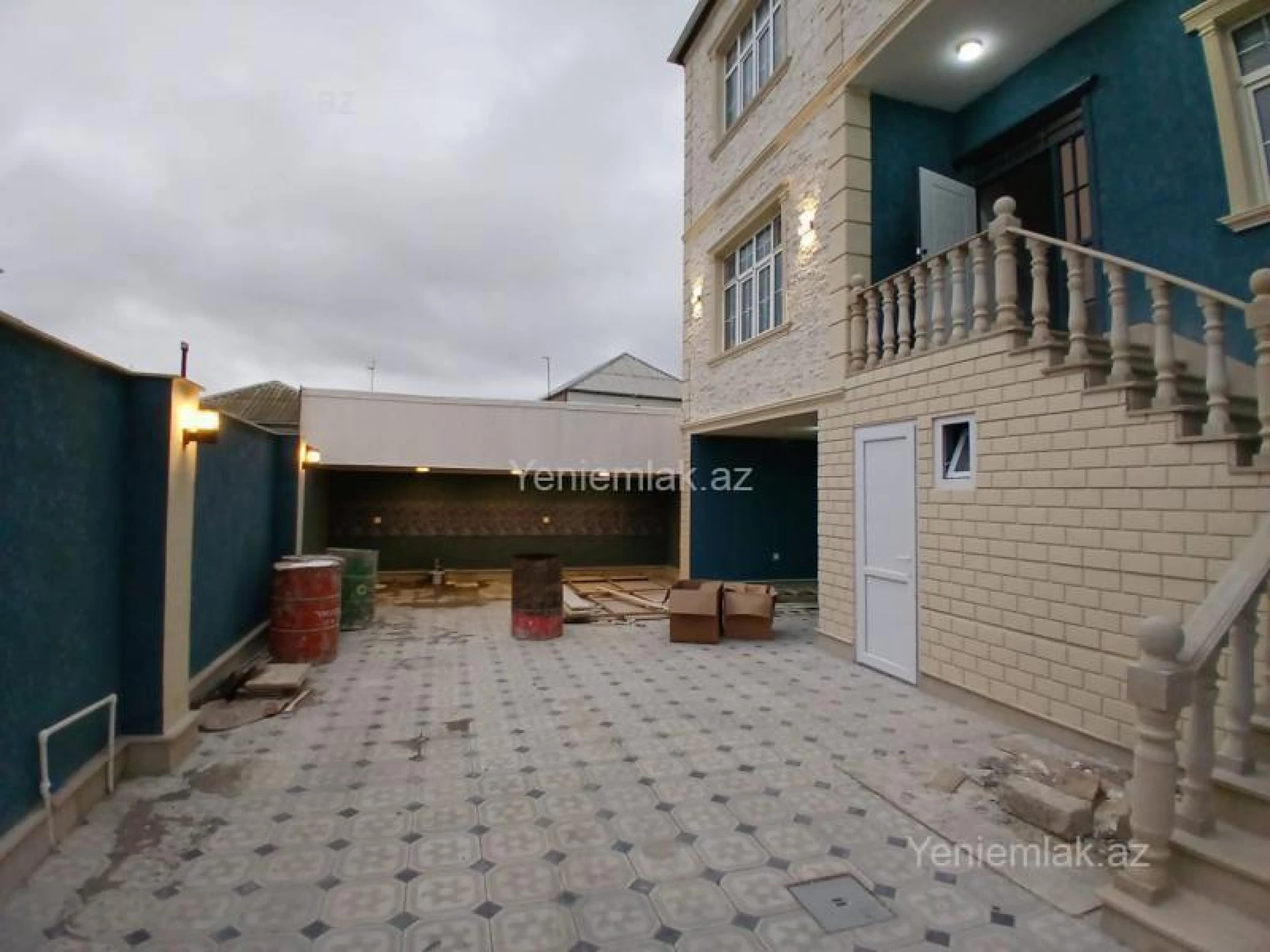 Satılır 5 otaqlı həyət evi 300 m²