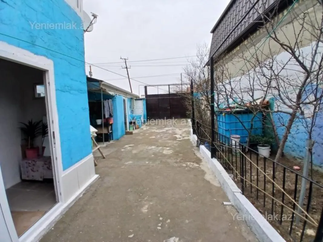 Satılır 5 otaqlı həyət evi 300 m²