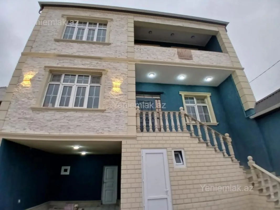 Satılır 5 otaqlı həyət evi 300 m²