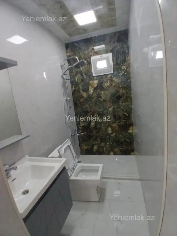 Satılır 5 otaqlı həyət evi 300 m²