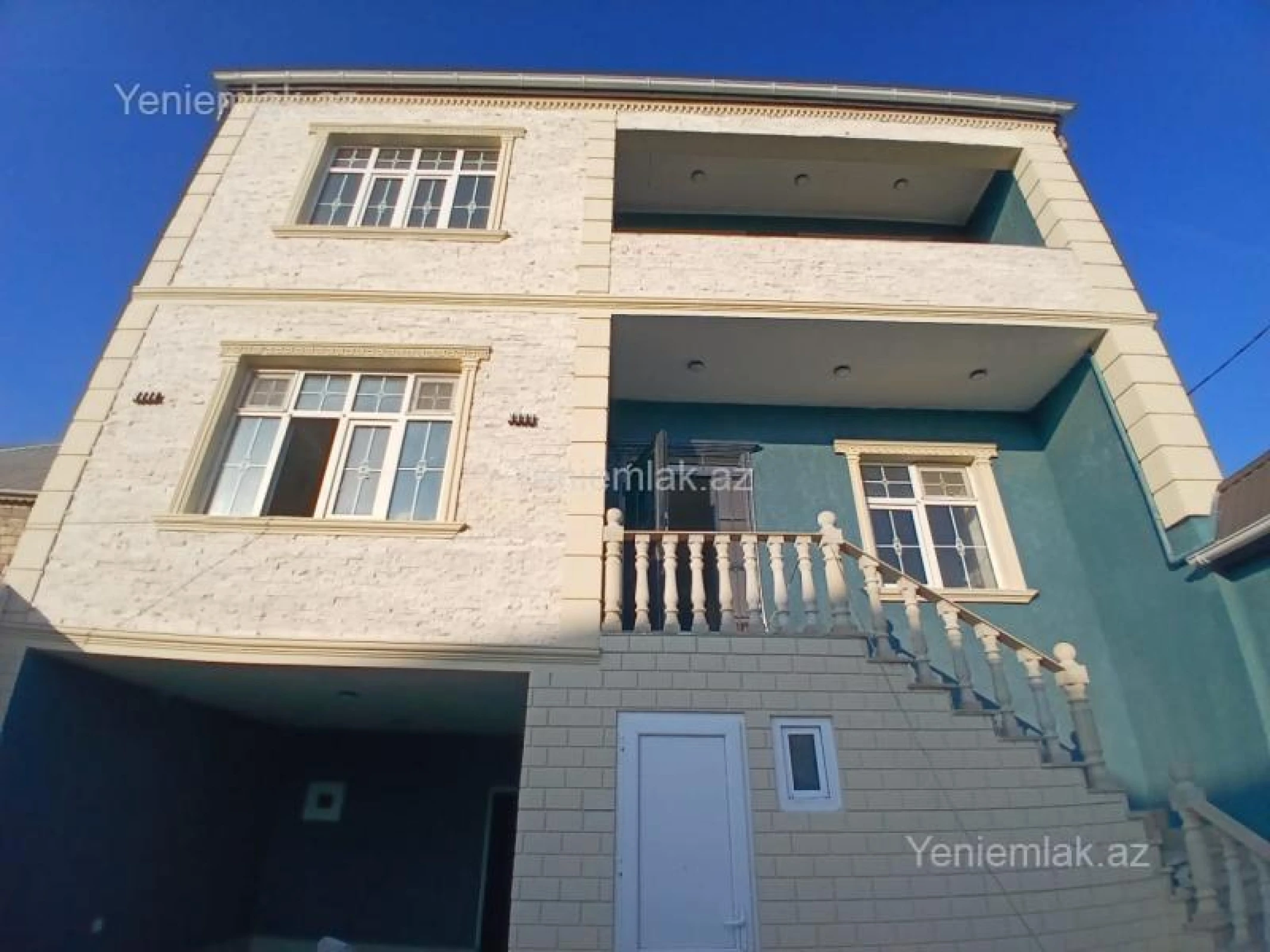 Satılır 5 otaqlı həyət evi 300 m²