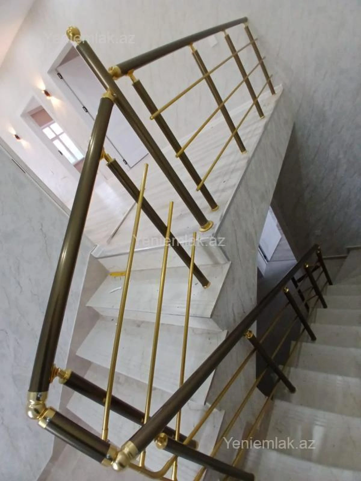 Satılır 5 otaqlı həyət evi 300 m²