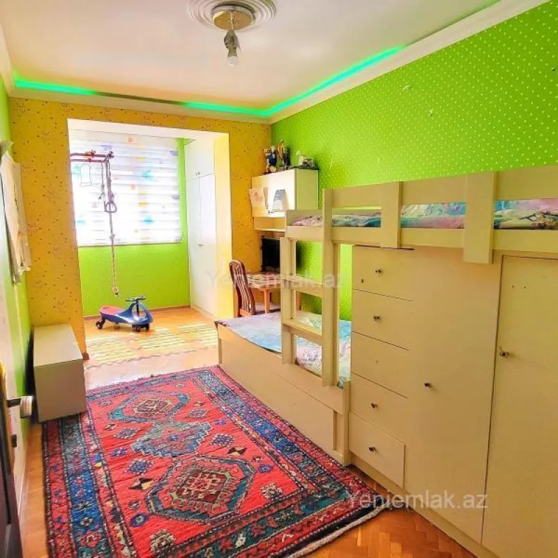 Satılır 4 otaqlı köhnə tikili 100.5 m²