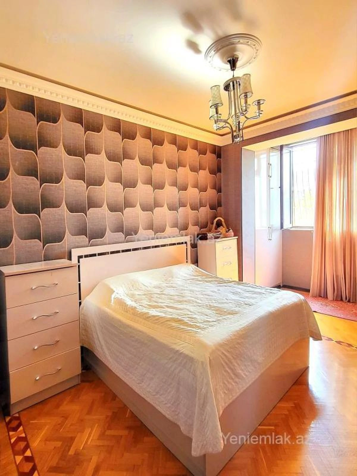 Satılır 4 otaqlı köhnə tikili 100.5 m²