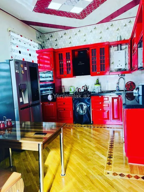 Satılır 6 otaqlı həyət evi 430 m²