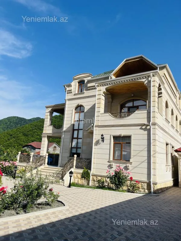 Satılır 6 otaqlı həyət evi 430 m²