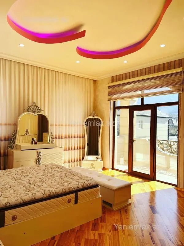 Satılır 6 otaqlı həyət evi 430 m²