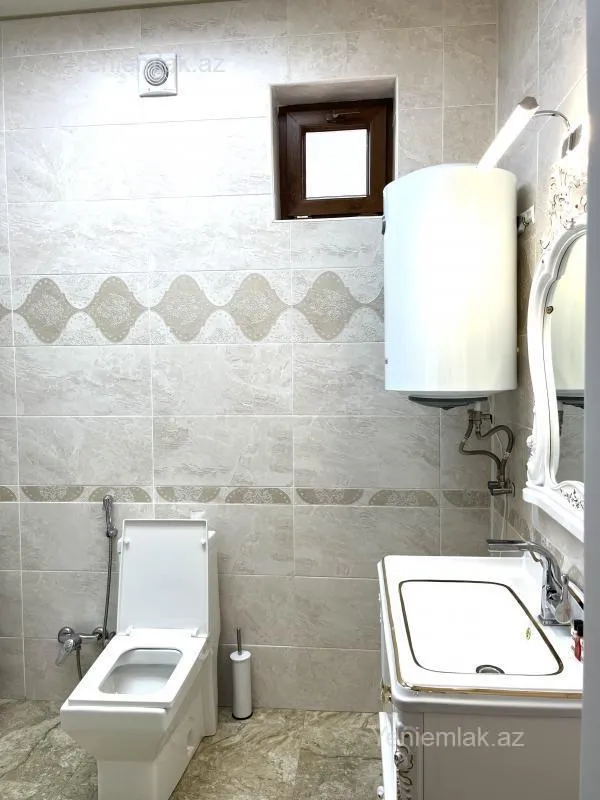 Satılır 6 otaqlı həyət evi 430 m²