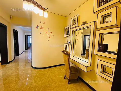 Satılır 3 otaqlı yeni tikili 115 m²