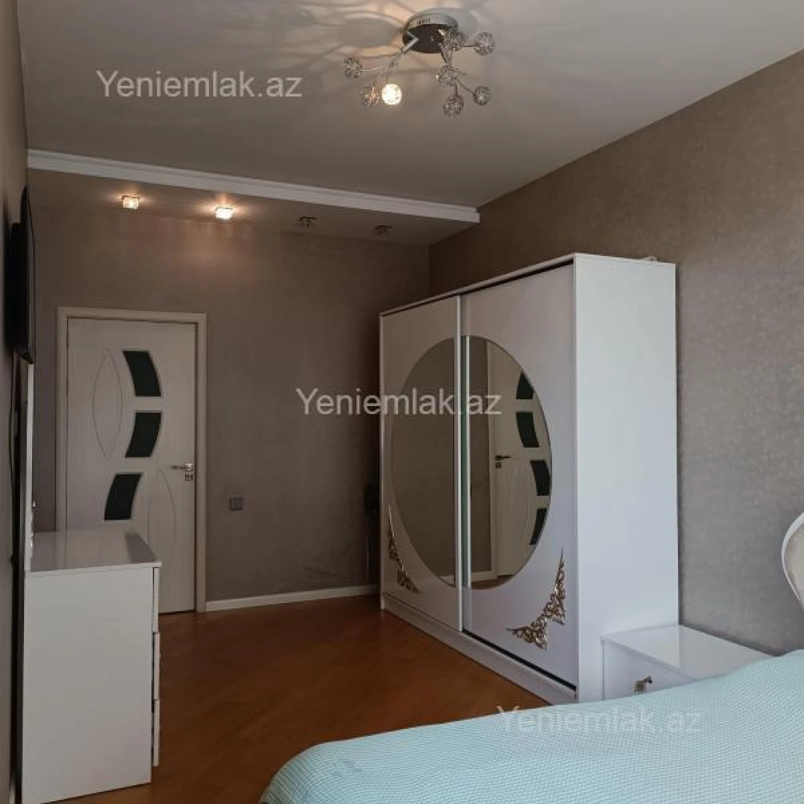 Satılır 3 otaqlı yeni tikili 130 m²