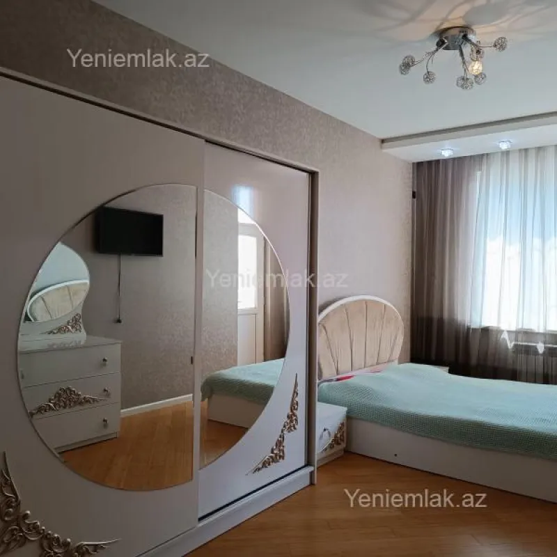 Satılır 3 otaqlı yeni tikili 130 m²