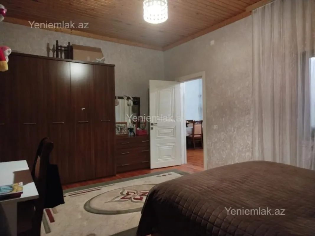 Satılır 4 otaqlı həyət evi 172 m²