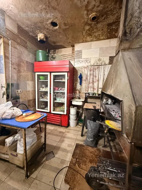 Satılır 9 otaqlı obyekt 200 m²