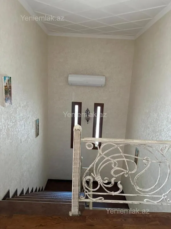 Satılır 5 otaqlı həyət evi 270 m²