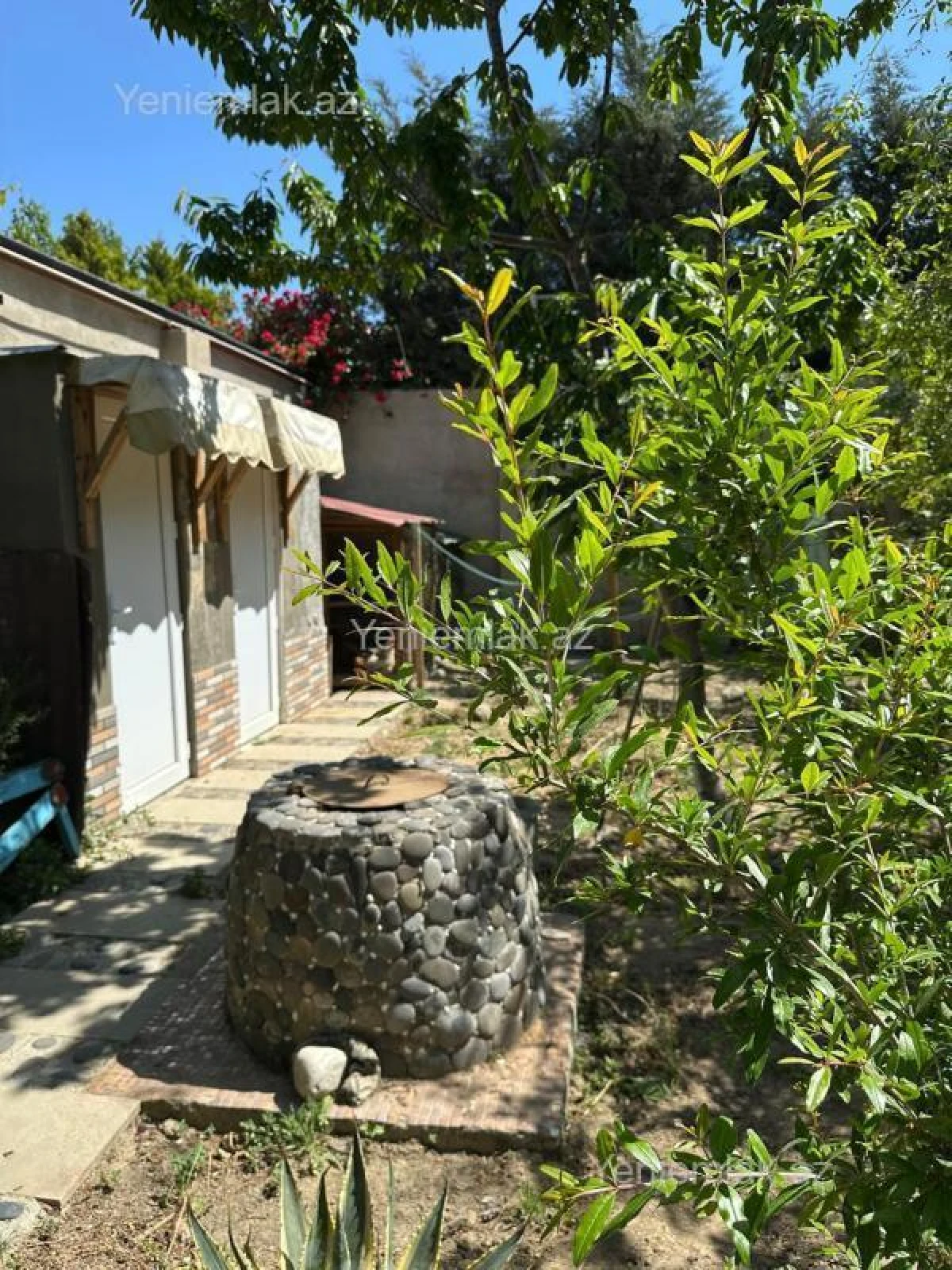 Satılır 5 otaqlı həyət evi 270 m²