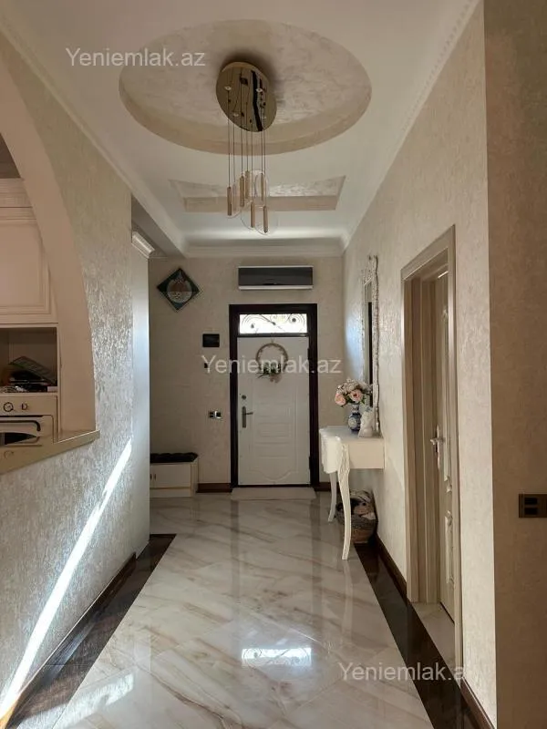 Satılır 5 otaqlı həyət evi 270 m²