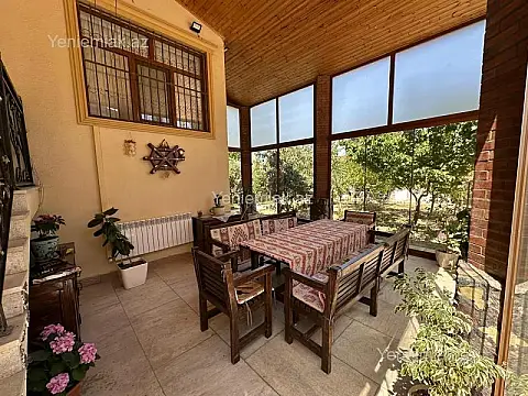 Satılır 5 otaqlı həyət evi 270 m²