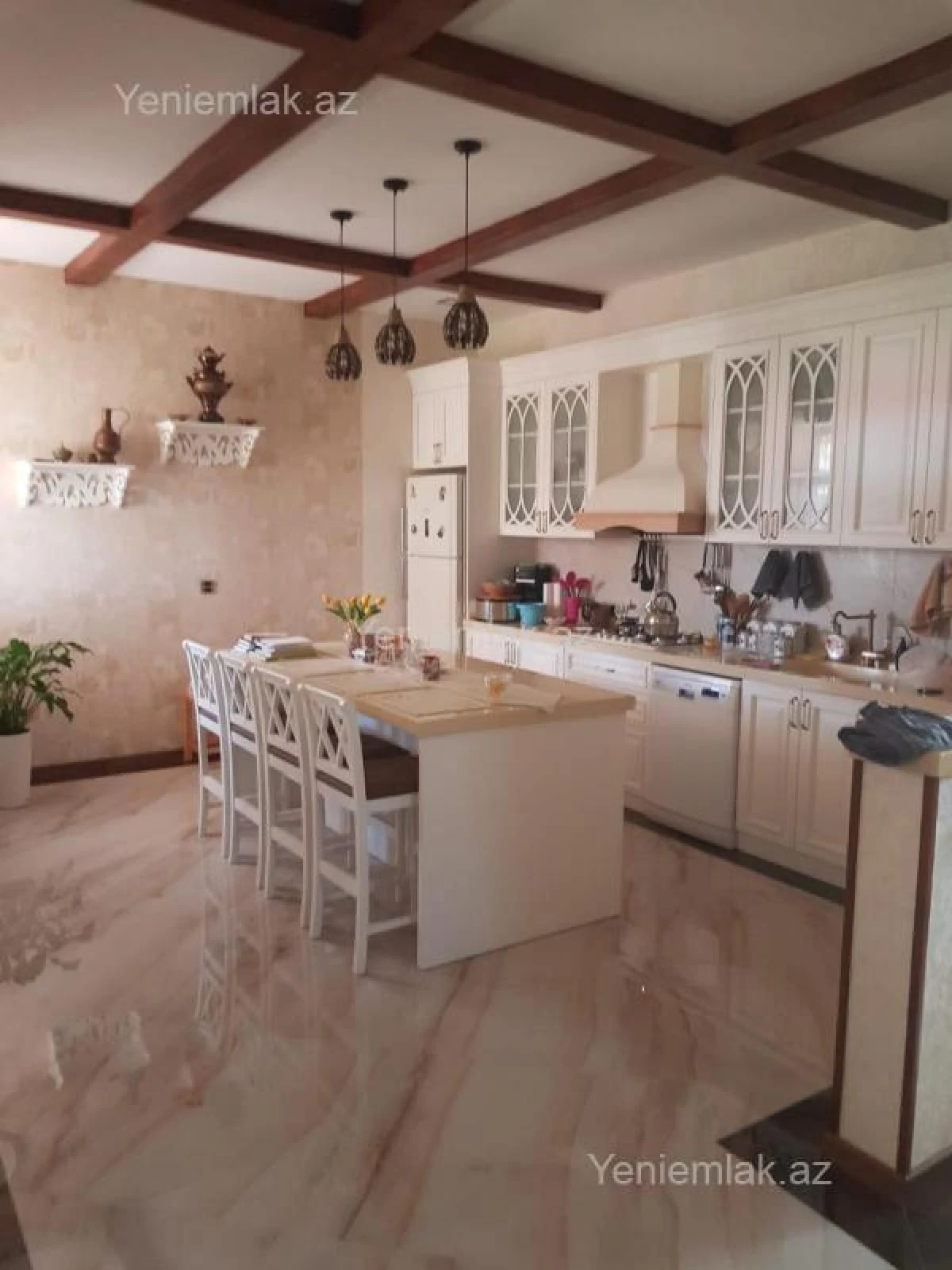 Satılır 5 otaqlı həyət evi 270 m²