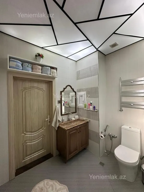 Satılır 5 otaqlı həyət evi 270 m²