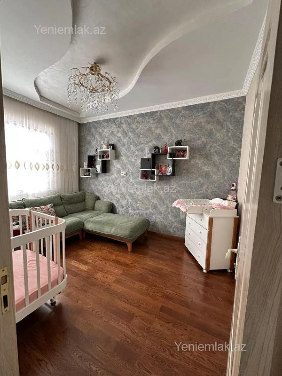 Satılır 5 otaqlı həyət evi 270 m²