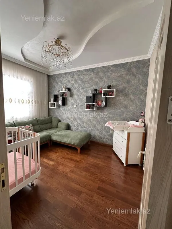 Satılır 5 otaqlı həyət evi 270 m²